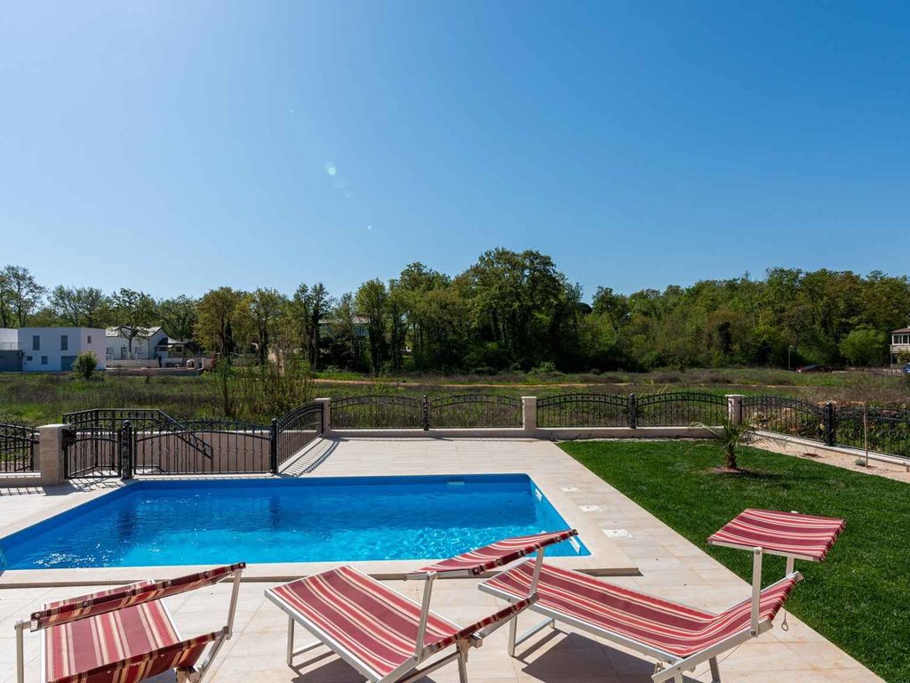 Villa mit Klimaanlage und Außenpool