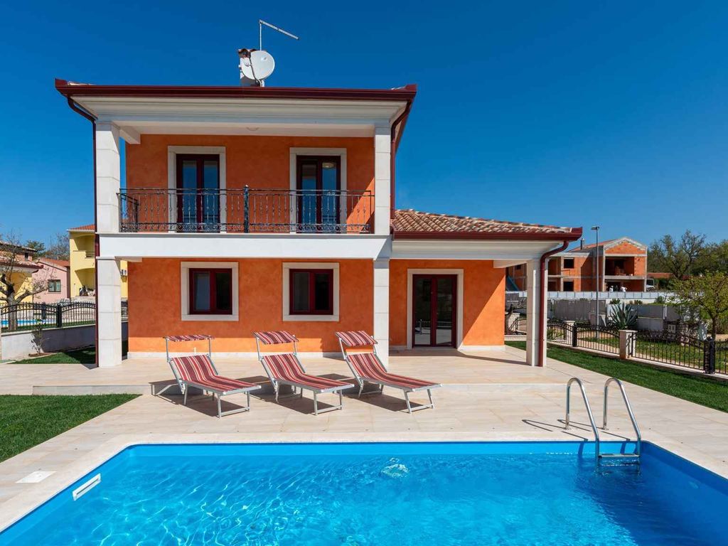 Villa mit Klimaanlage und Außenpool