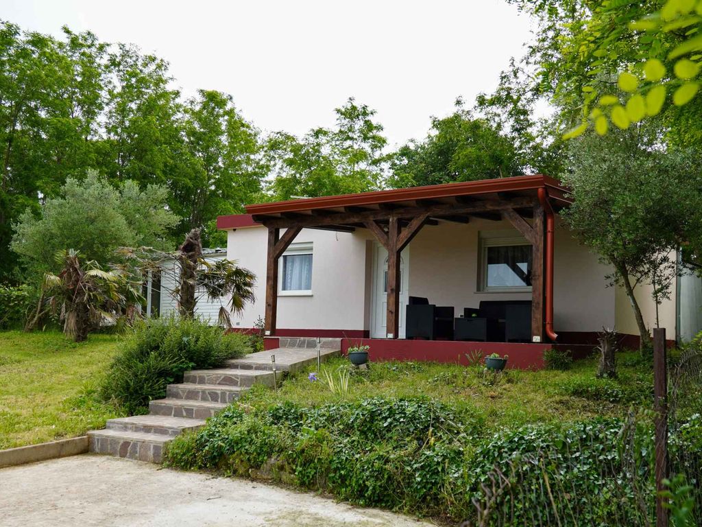 Bungalow Bungalow mit großem Garten
