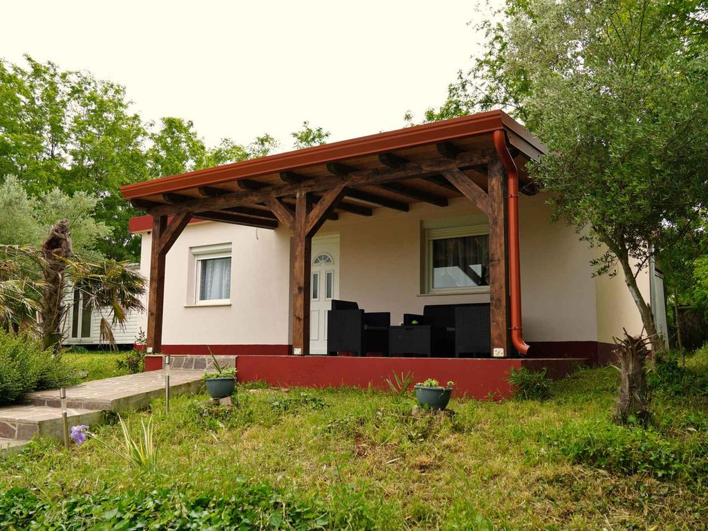 Bungalow Bungalow mit großem Garten