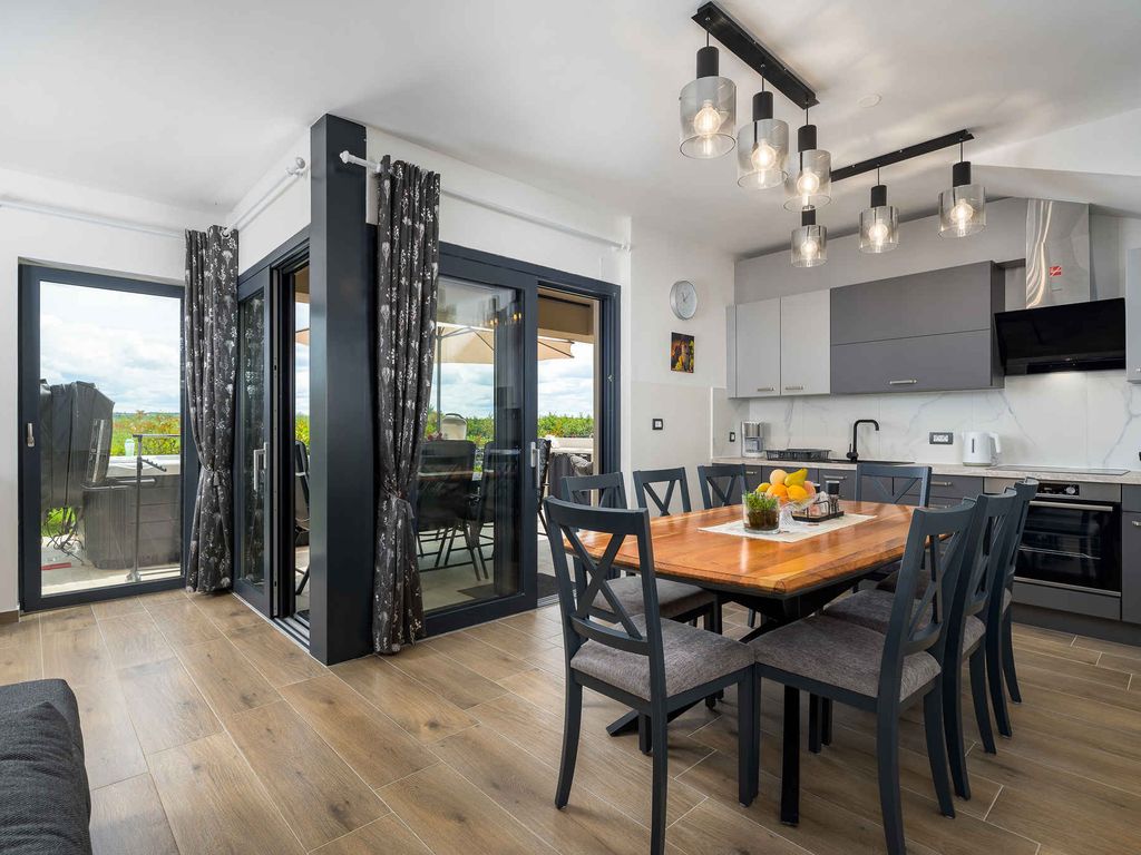 Ferienwohnung mit Whirlpool und Klimaanlage