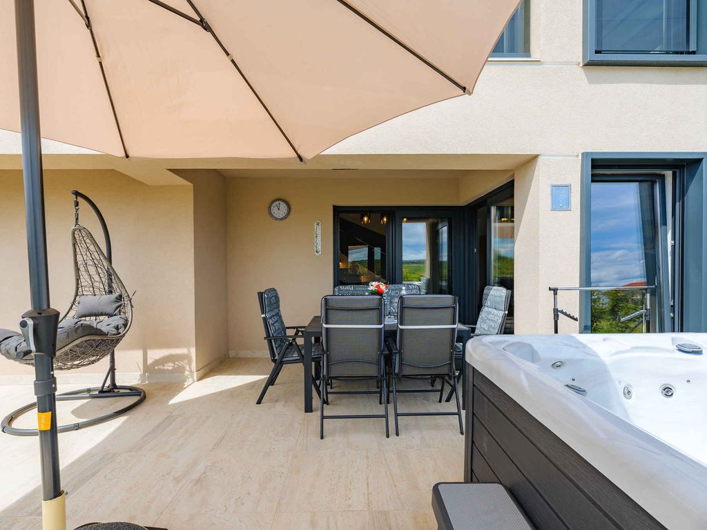 Ferienwohnung mit Whirlpool und Klimaanlage