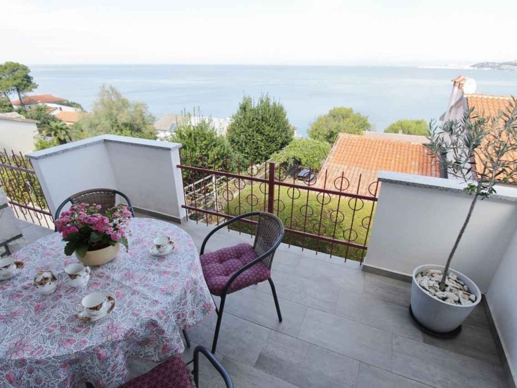 Ferienwohnung mit Balkon und Meerblick