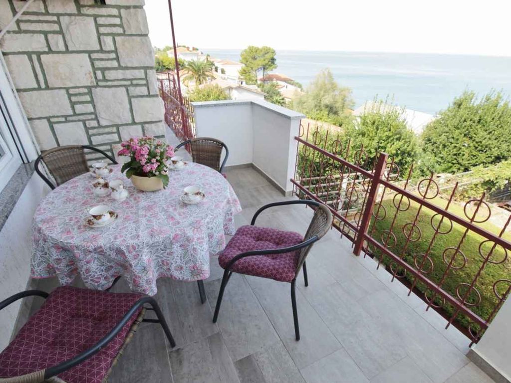 Ferienwohnung mit Balkon und Meerblick