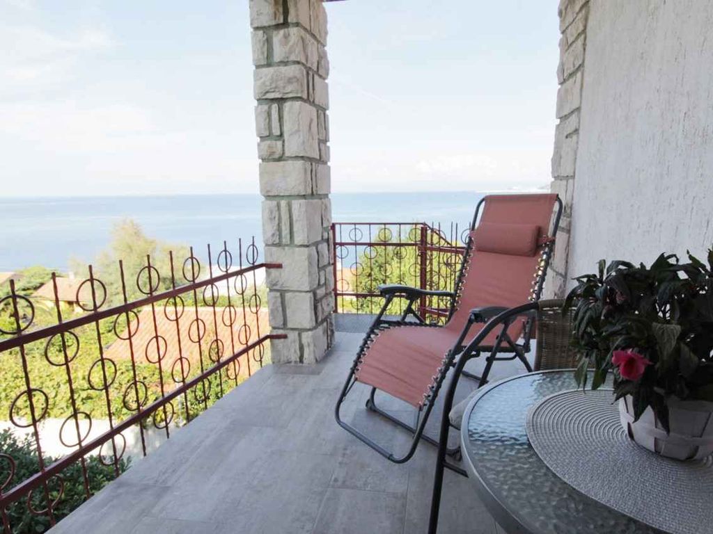 Ferienwohnung mit Balkon und Meerblick