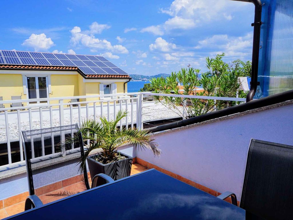 Ferienwohnung mit Balkon und Meerblick