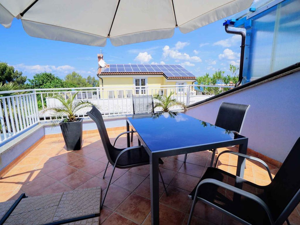 Ferienwohnung mit Balkon und Meerblick