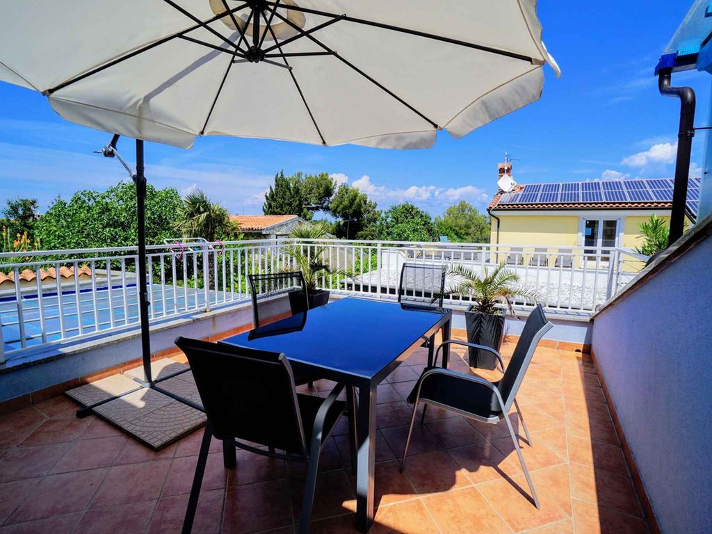 Ferienwohnung mit Balkon und Meerblick