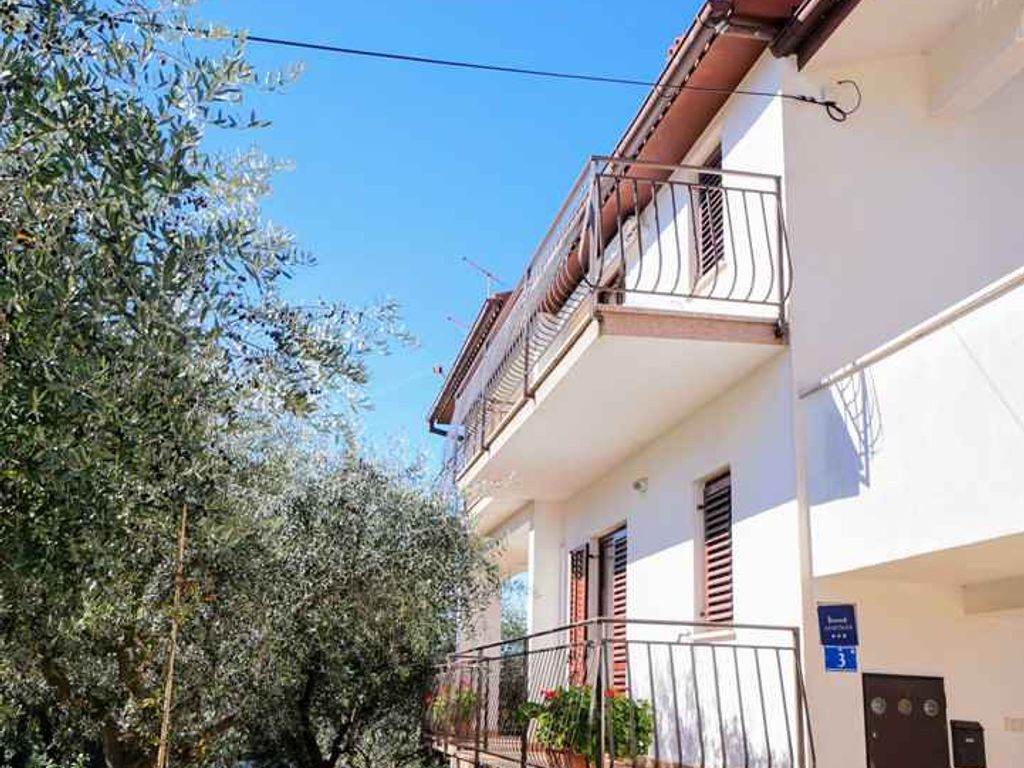 Studio mit Balkon und Klimaanlage