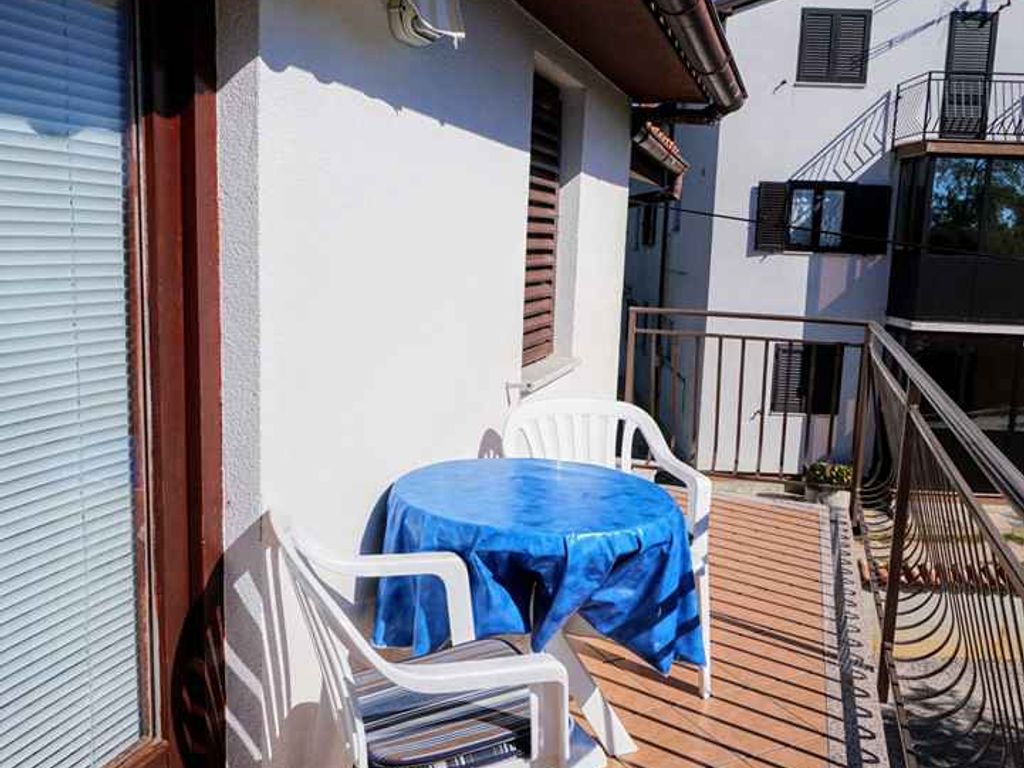 Studio mit Balkon und Klimaanlage