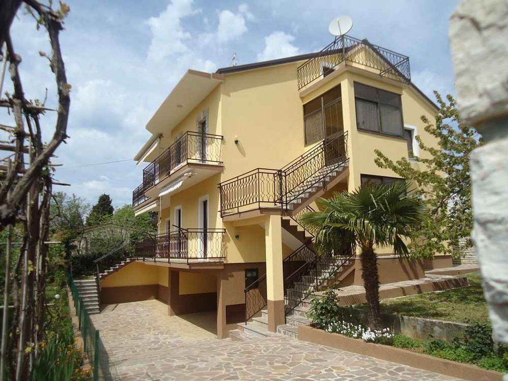 Ferienwohnung mit Balkon und Grill