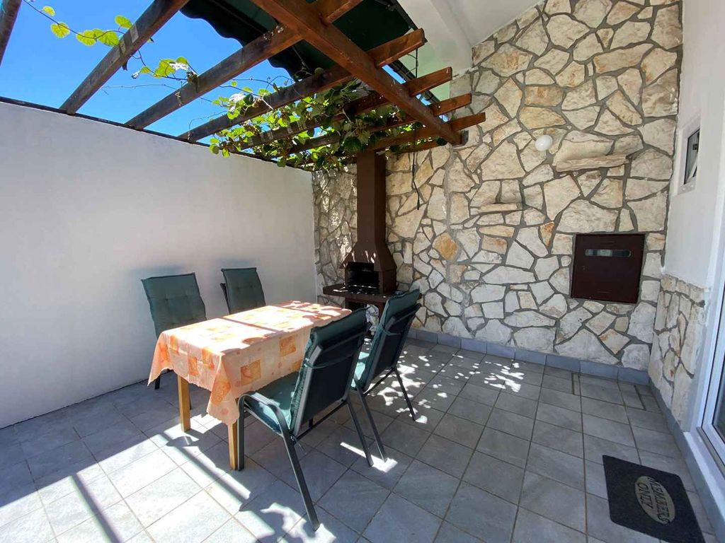 Ferienwohnung mit Klimaanlage mit Terrasse