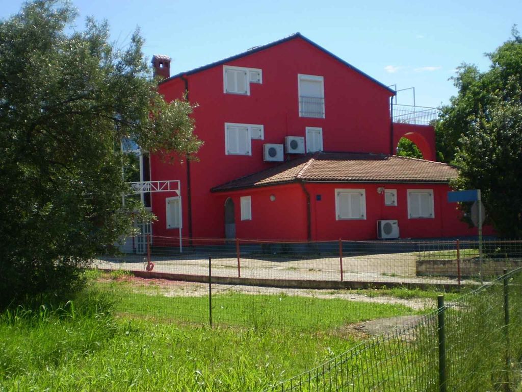 Ferienwohnung mit Terrasse und Grill