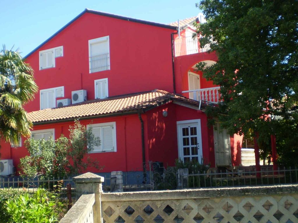 Ferienwohnung mit Terrasse und Grill