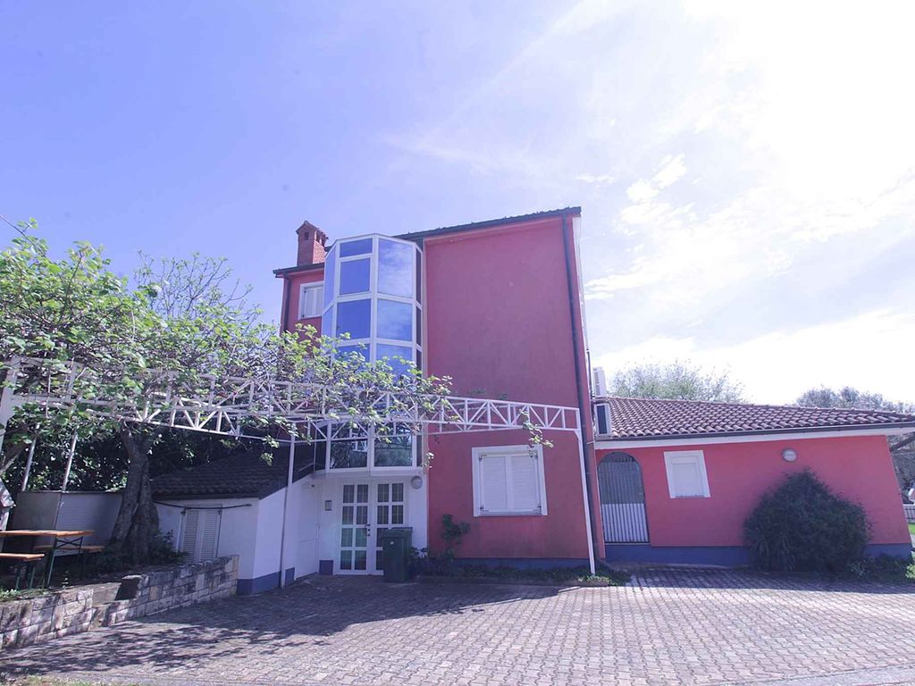 Ferienwohnung mit Terrasse und Grill