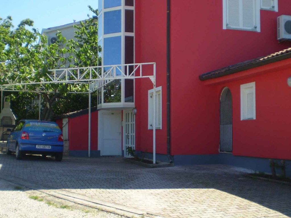 Ferienwohnung mit Terrasse und Grill