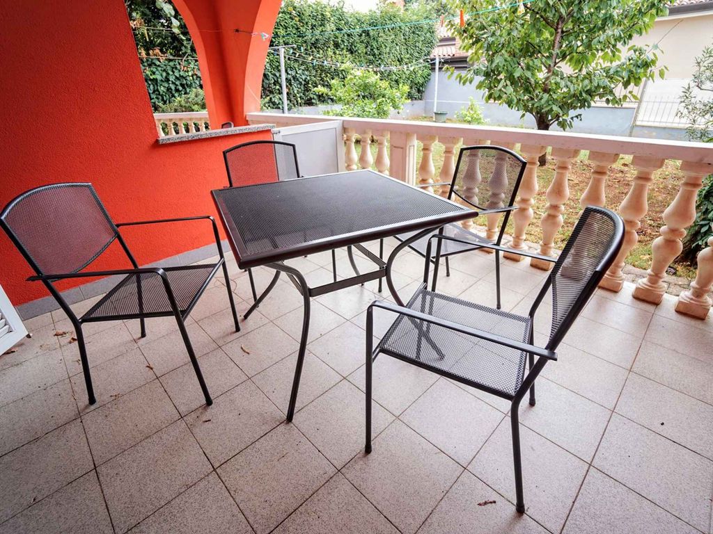 Ferienwohnung mit Terrasse und Grill