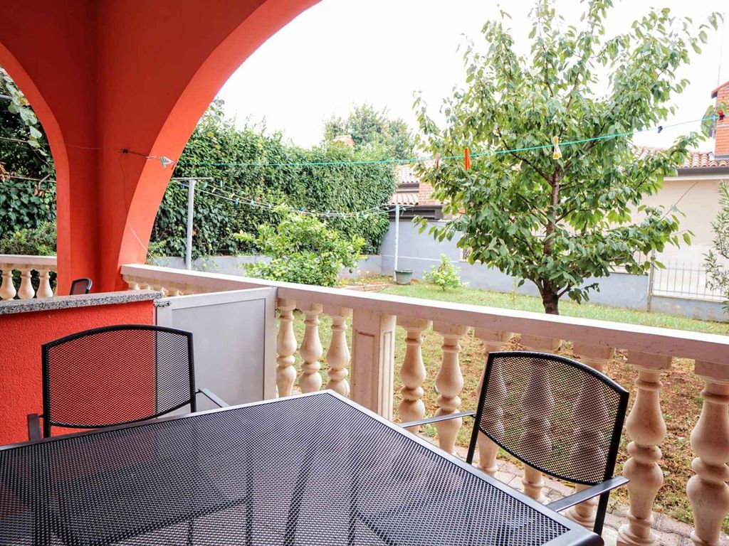 Ferienwohnung mit Terrasse und Grill