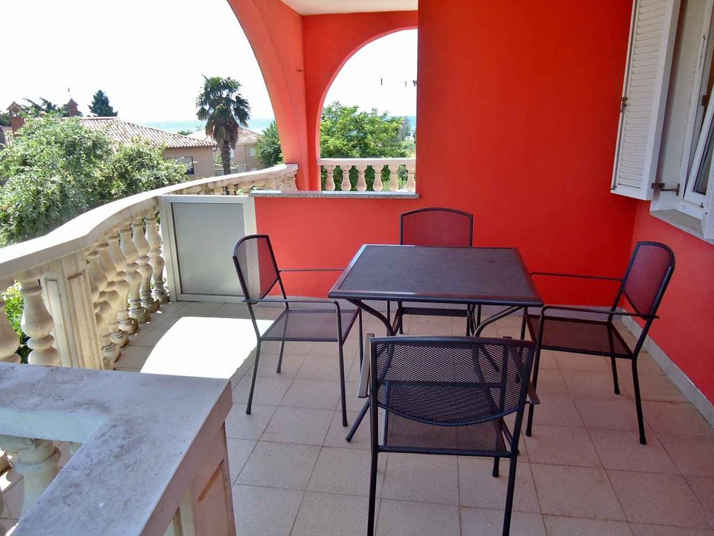 Ferienwohnung mit Balkon und Meerblick