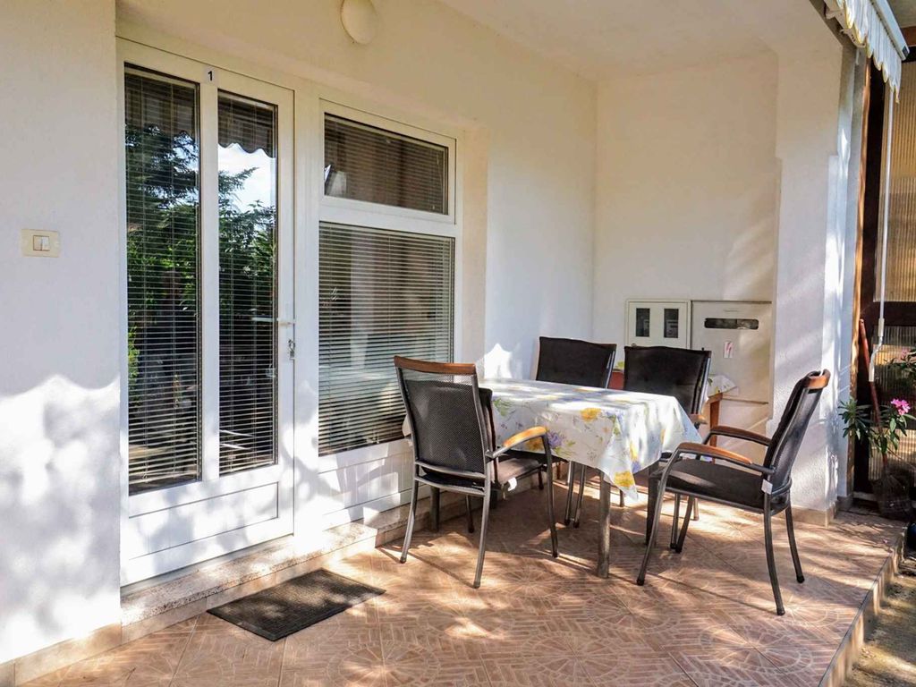 Ferienwohnung mit Terrasse und Grill