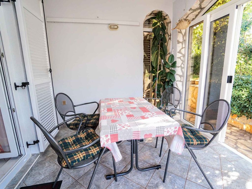 Ferienwohnung mit möblierter Terrasse und WLAN