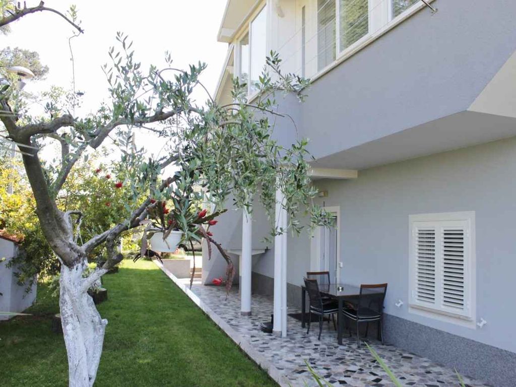 Ferienwohnung mit Terrasse und Grill