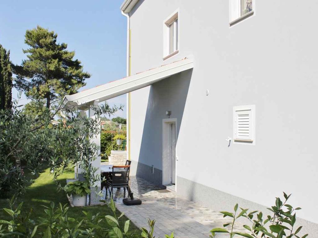 Ferienwohnung mit Terrasse und Grill