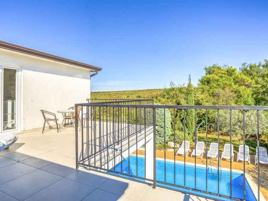 Ferienwohnung mit Außenpool und Balkon