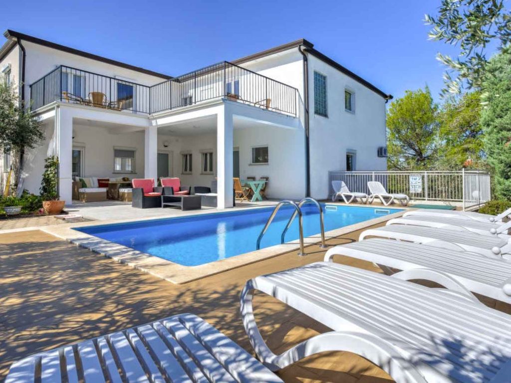 Ferienwohnung mit Außenpool und Balkon