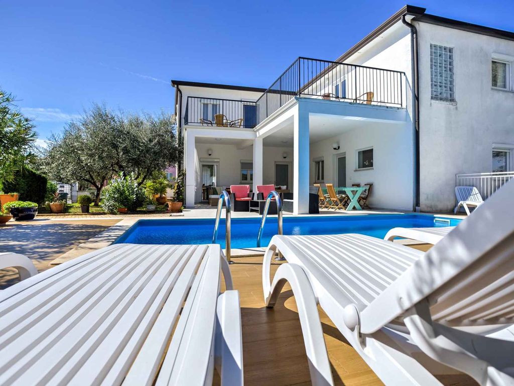 Ferienwohnung mit Außenpool und Balkon