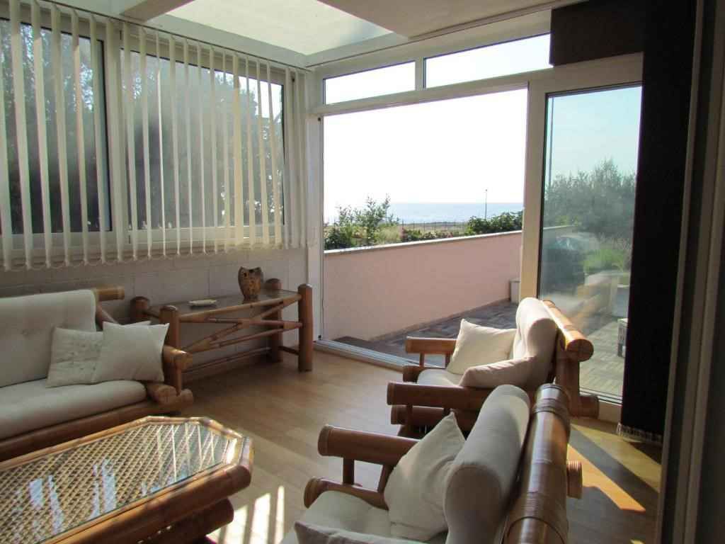 Ferienwohnung mit Jacuzzi und Meerblick