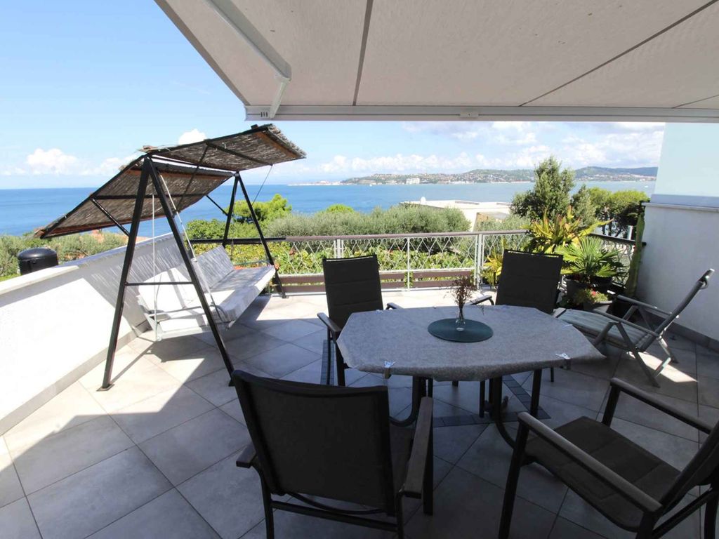 Ferienwohnung mit Klimaanlage und Balkon