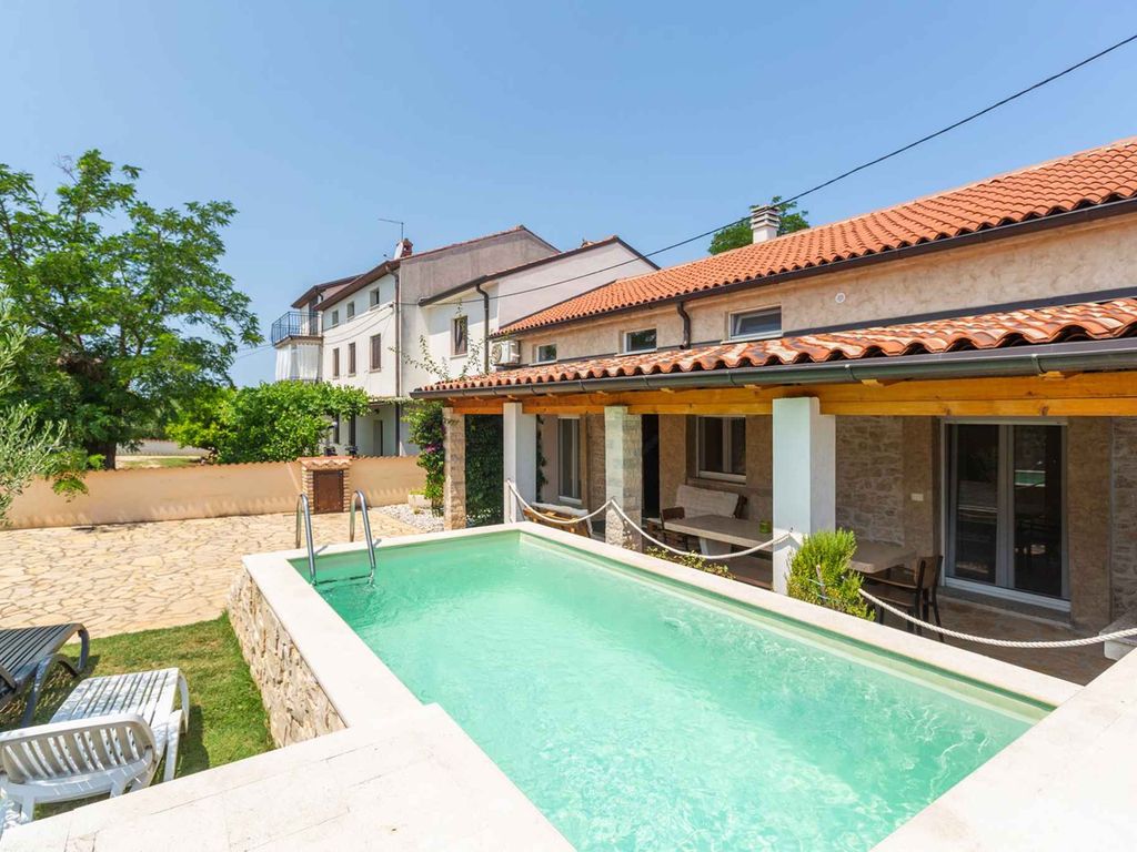 Villa mit Klimaanlage und Pool