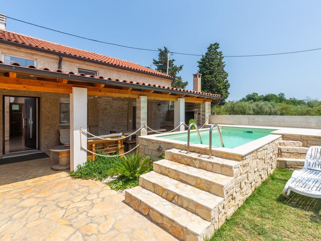Villa mit Klimaanlage und Pool
