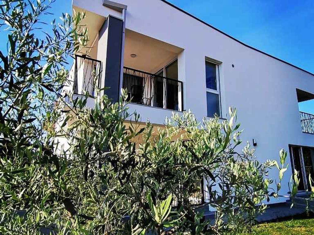 Ferienwohnung mit Klimaanlage und Balkon