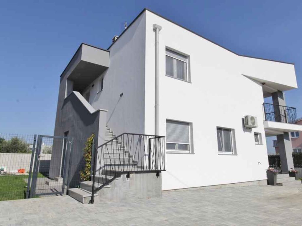 Ferienwohnung mit Klimaanlage und Balkon