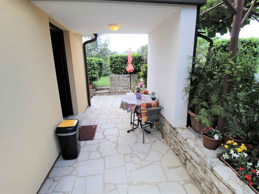 Ferienwohnung mit Terrasse umgeben von Natur