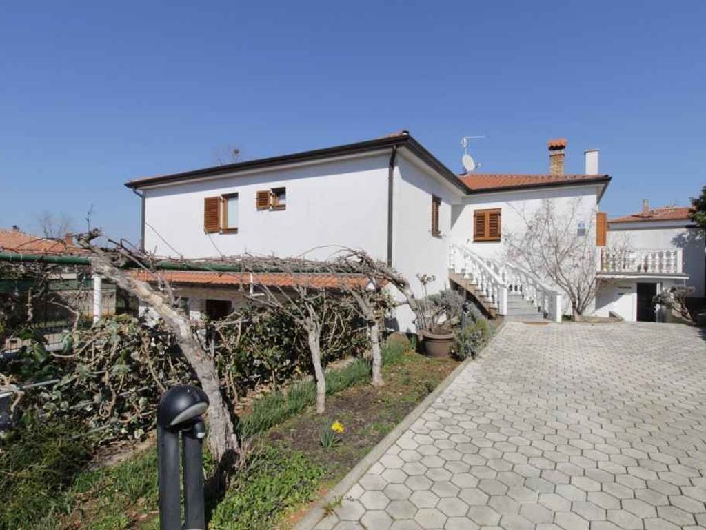 Ferienwohnung mit Klimaanlage und Balkon