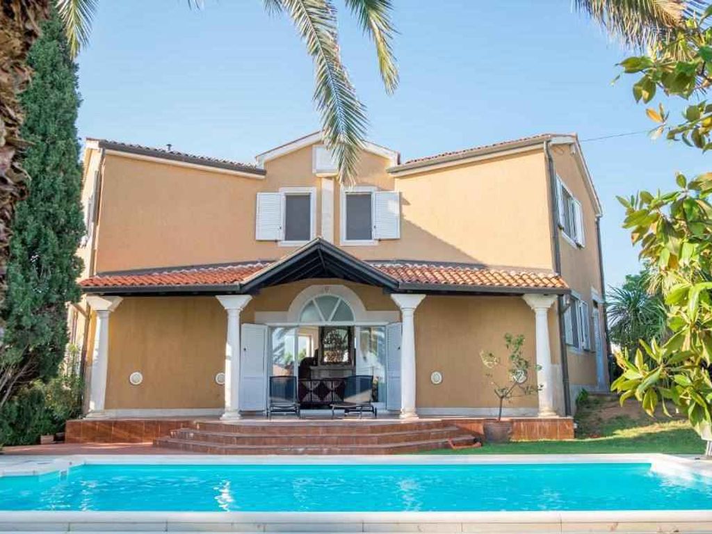 Villa mit Klimaanlage und Pool