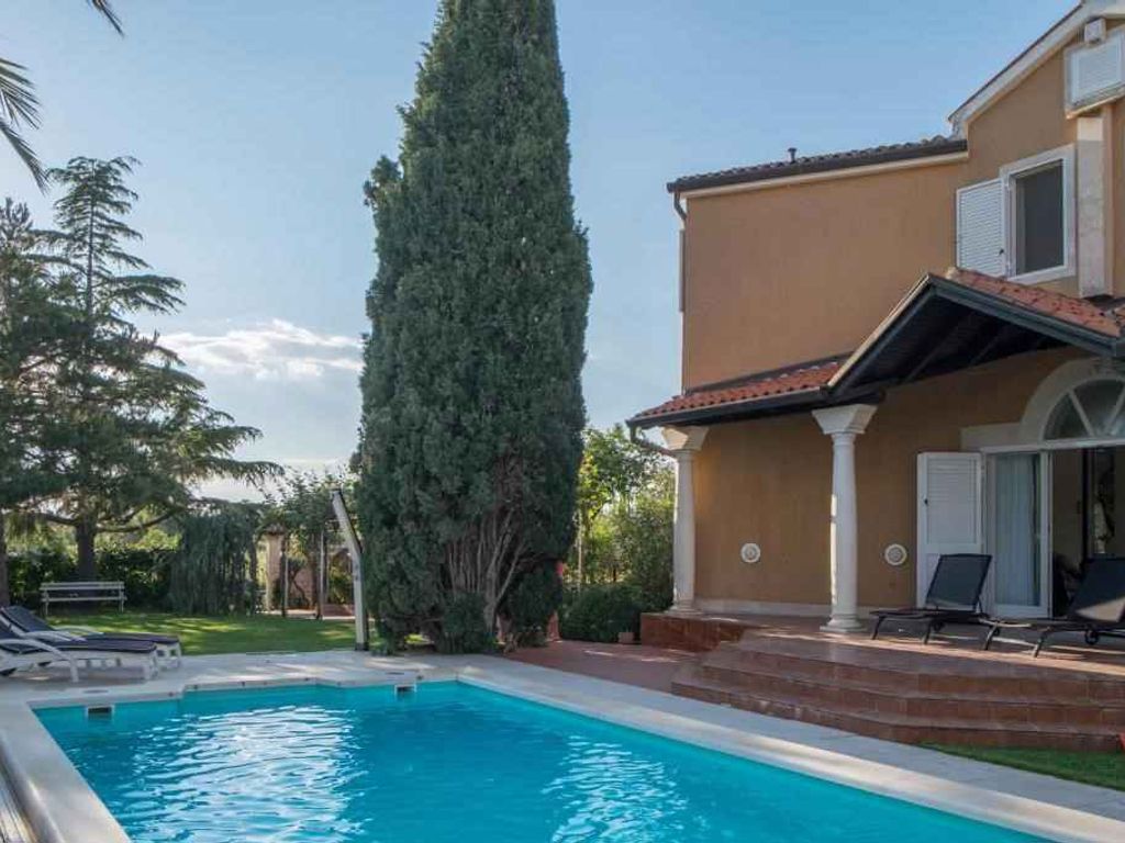 Villa mit Klimaanlage und Pool