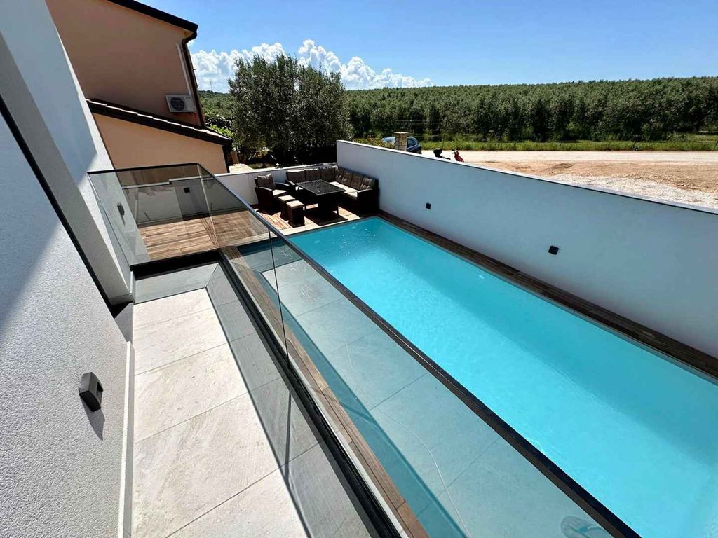 Villa mit Klimaanlage und Pool