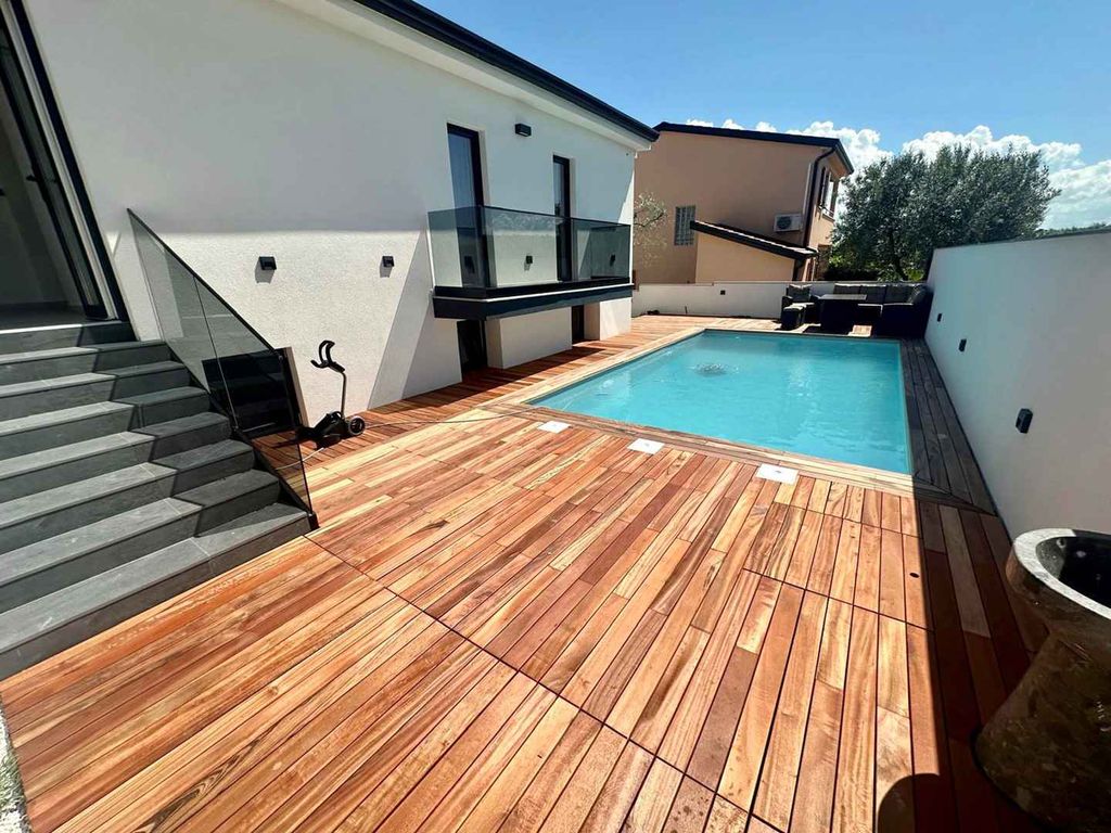 Villa mit Klimaanlage und Pool