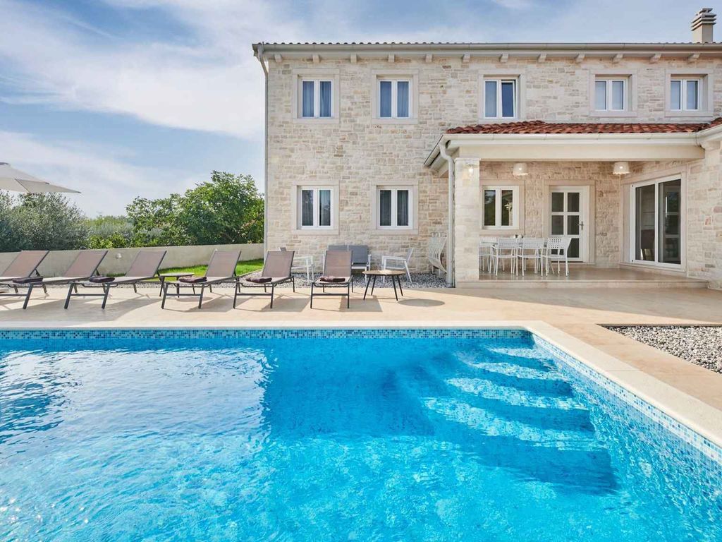 Villa mit Klimaanlage und Pool