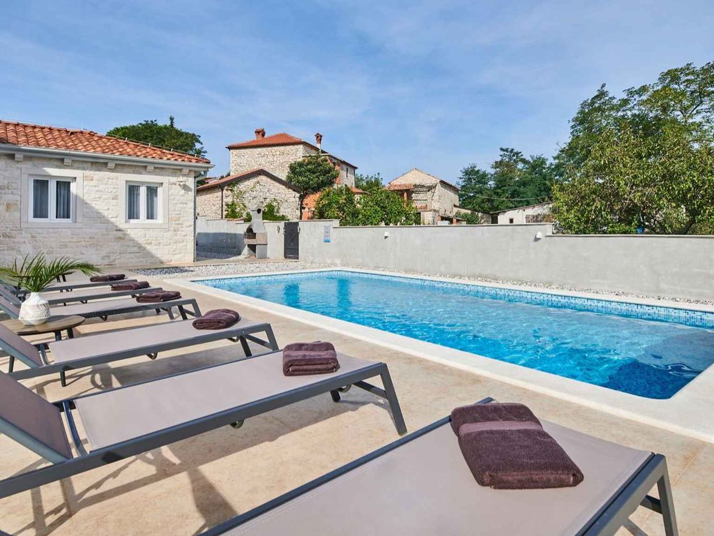 Villa mit Klimaanlage und Pool