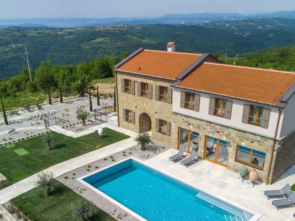 Villa Mit Pool