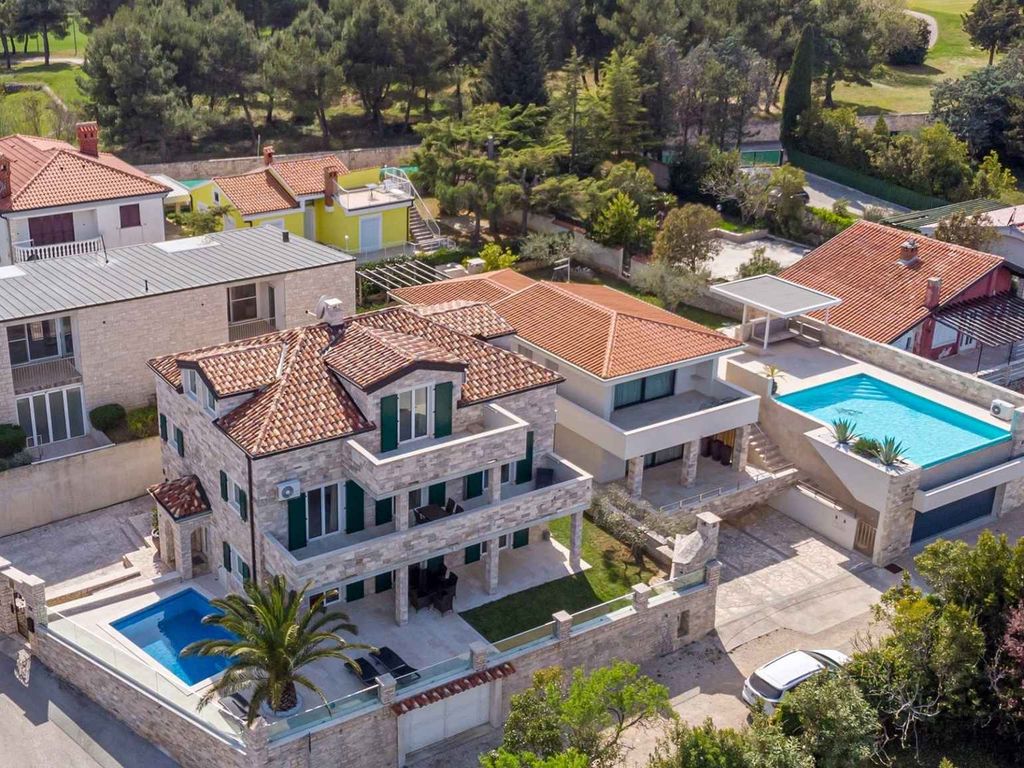Villa mit Pool