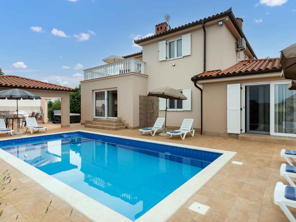 Villa mit Klimaanlage und Pool