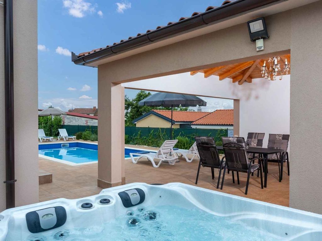 Villa mit Klimaanlage und Pool