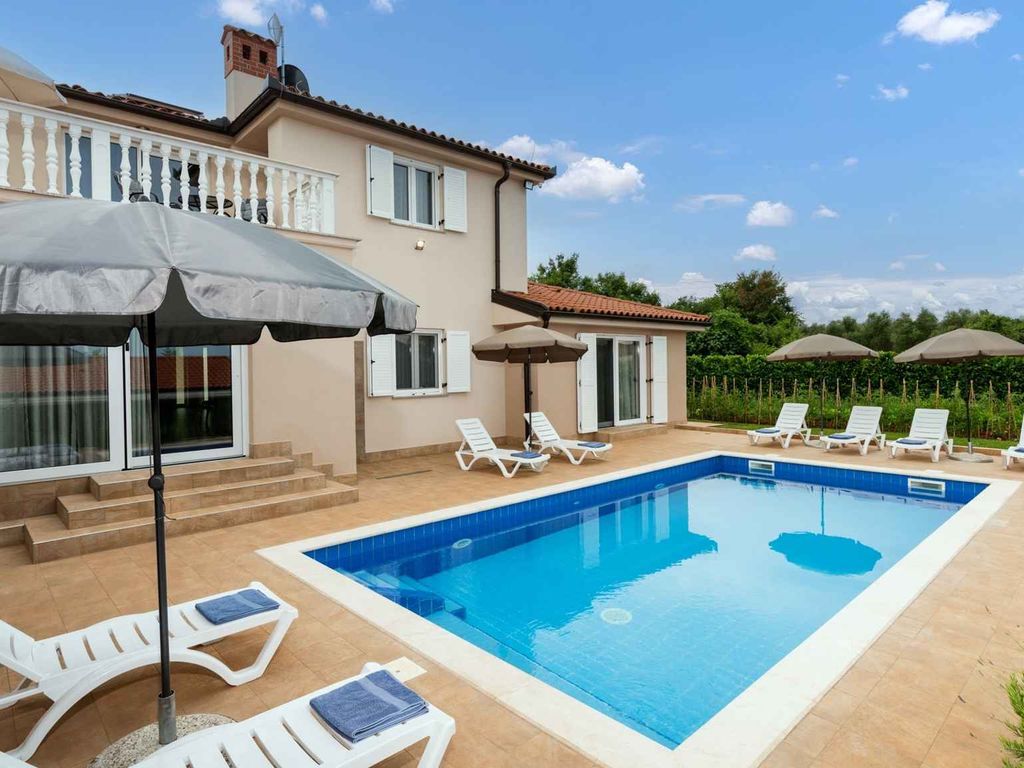 Villa mit Klimaanlage und Pool