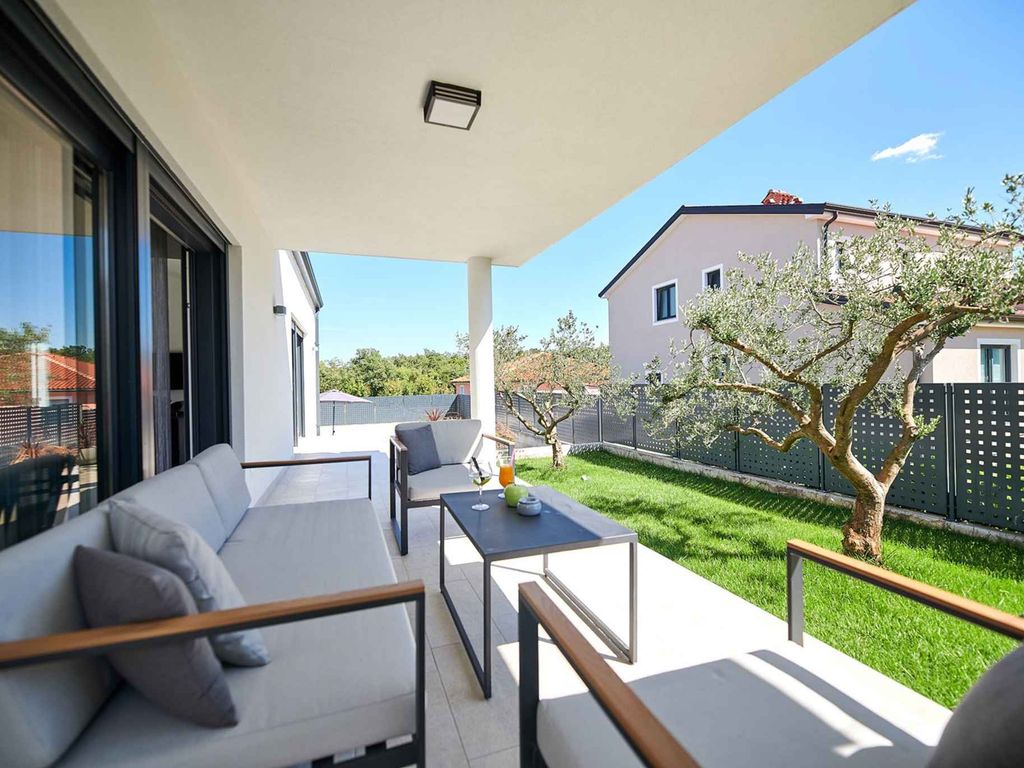 Villa mit Pool und Klimaanlage